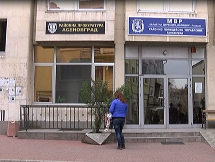 Две жени са задържани за кражба на 3 374 лв. от бензиностанция