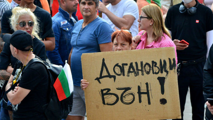 "Как тези оставки ще опровергаят връзката с ДПС?" (реакции в мрежите)