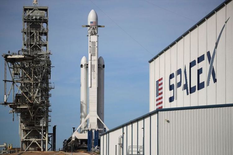 Екипажът на SpaceX се завръща на Земята 
