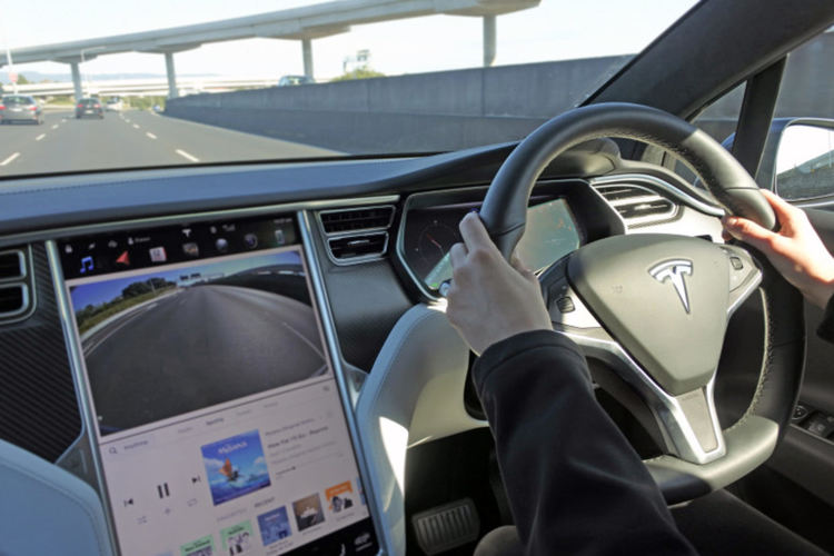 Колко по-умна може да стане една Tesla