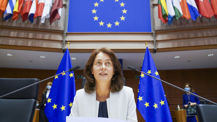 Зам.-председател на eвропарламента: Българското правителство пуска фалшиви новини