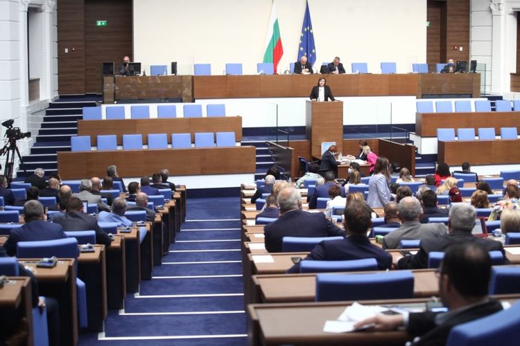 Парламентът одобри срочната военна служба в доброволния резерв