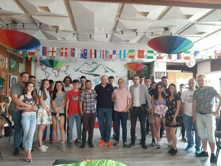 Клуб на жените "Родопчанка" срещна на живо младежи с успели родопчани