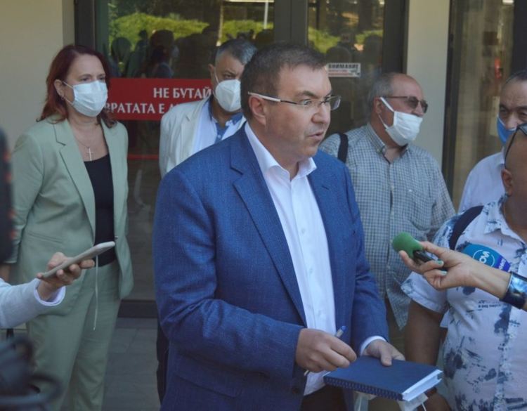 Mинистър Костадин Ангелов: От четвъртък маските на открито стават задължителни