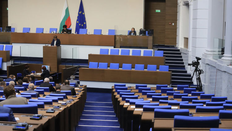 Парламентът събра кворум от втори опит