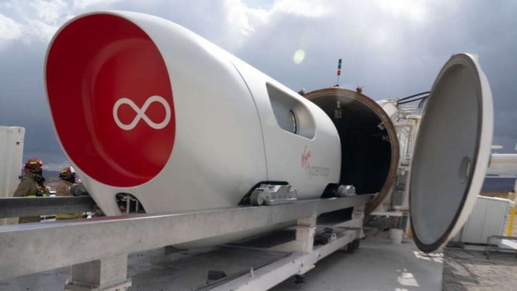  Хиперскоростната капсула Virgin Hyperloop бе тествана за първи път с пътници