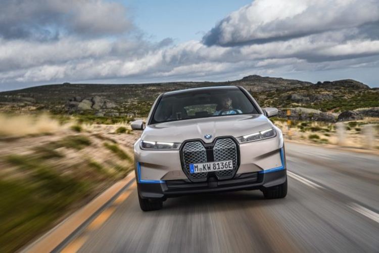 Представиха първото BMW iX