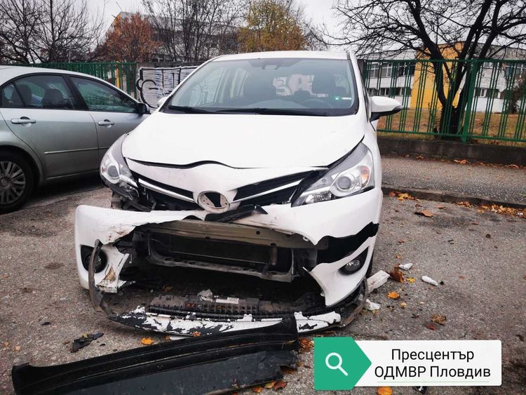 Млад мъж от град Куклен удари четири паркирани автомобила в Пловдив 