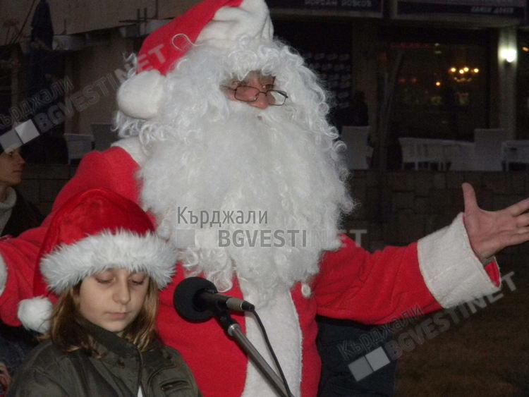 Дядо Коледа ще зарадва децата в куклена зала на ТМЦ-Кърджали
