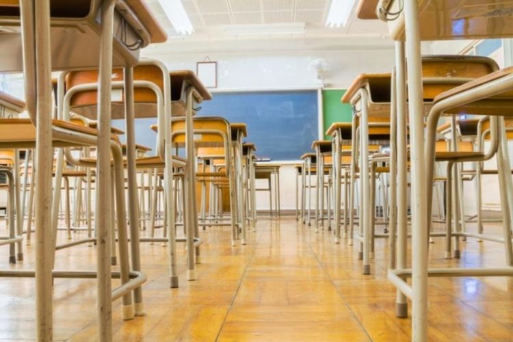 Учители анализрат обстановката в България - не отваряйте училищата след 4-ти януари