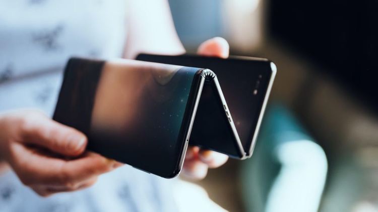 Samsung разработват тройнo сгъваем хибрид между таблет и смартфон