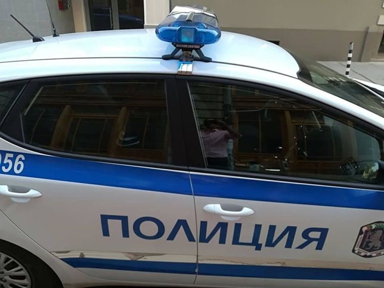 Тир катастрофира с две коли, загина жена