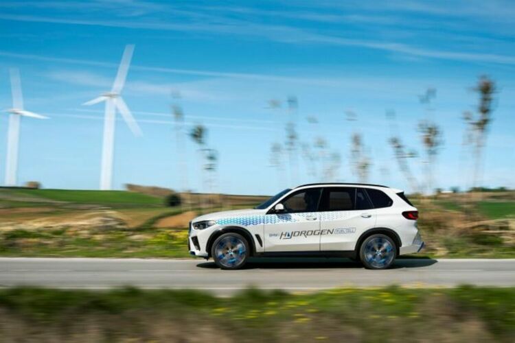 BMW X5 с водородни горивни клетки е в процес на разработка за серийно производство