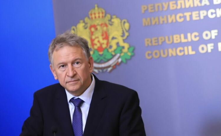 Здравният министър поиска становища по предложените ковид мерки от работодатели и браншови организации