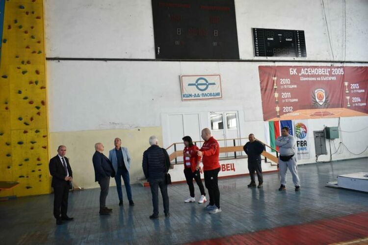 Направиха оглед на спортна зала "Асеновец"