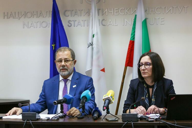 Населението на България към 7 септември 2021 г. е било 6 520 314 души