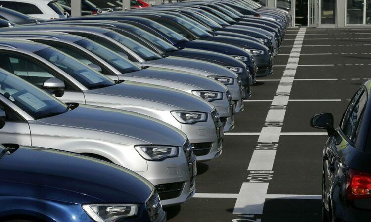 Продажбите на нови автомобили в Германия намалели с 10 процента през миналата година