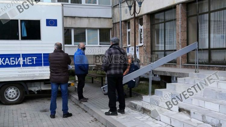 Близо 200 души преминаха за два дни през ваксинационния кабинет на МБАЛ-Смолян