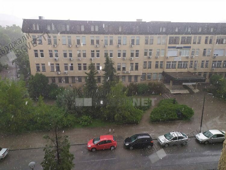 Облачно със слаб дъжд днес в Кърджали