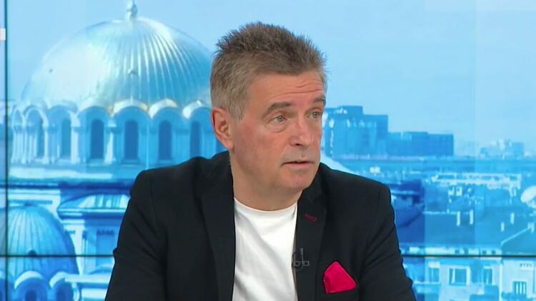 Училищен директор се съмнява, че тестовете не хващат Омикрон