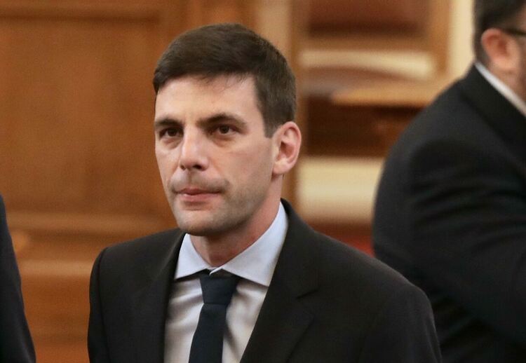Председателят на парламента отговори на критиците, пусна теста с името си