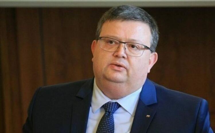 Цацаров потвърди, че е без допуск