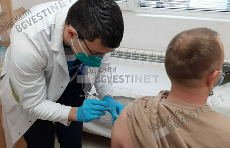 Нищожен интерес към ваксинирането в Кърджали вчера,броят на имунизираните толкова,колкото и на новите заразени