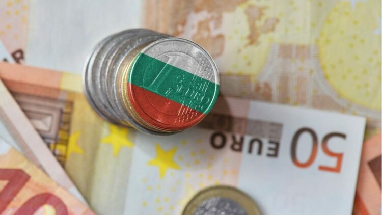 Минималната заплата в ЕС е под 1000 евро в 13 страни членки, над 1500 евро - в други шест.