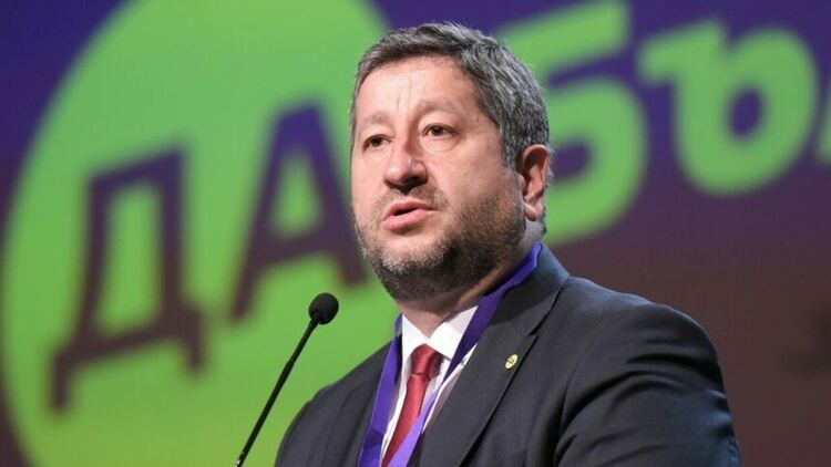 "Да, България" преизбра за свой лидер Христо Иванов. Той прогнозира предсрочни избори