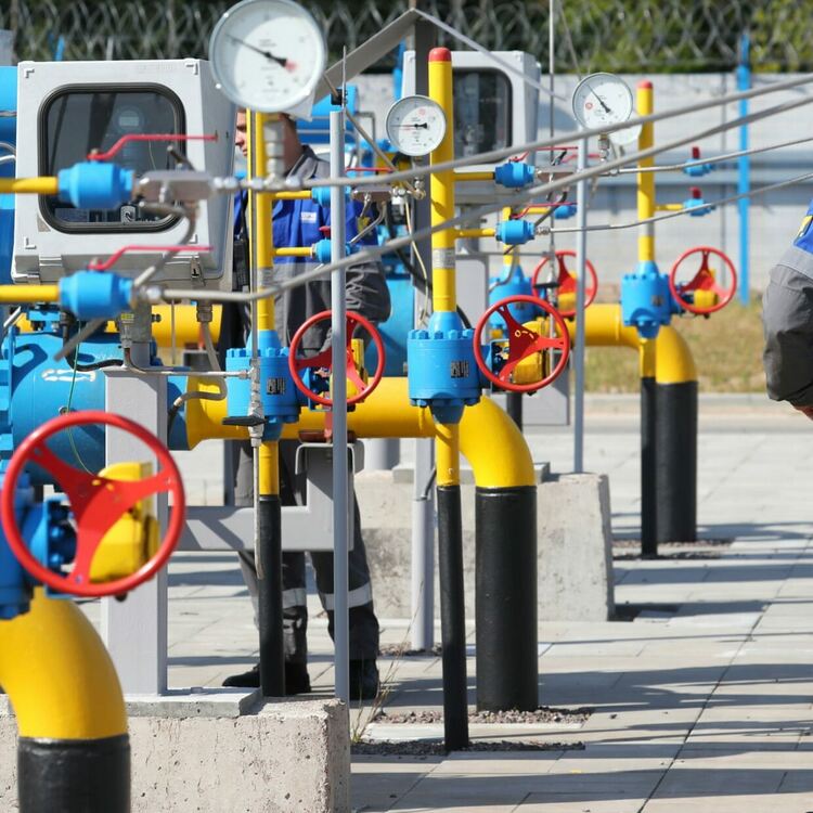 Цената на газа в Европа спадна под 900 долара за хиляда куб. метра след ръст на транзита през Украйна