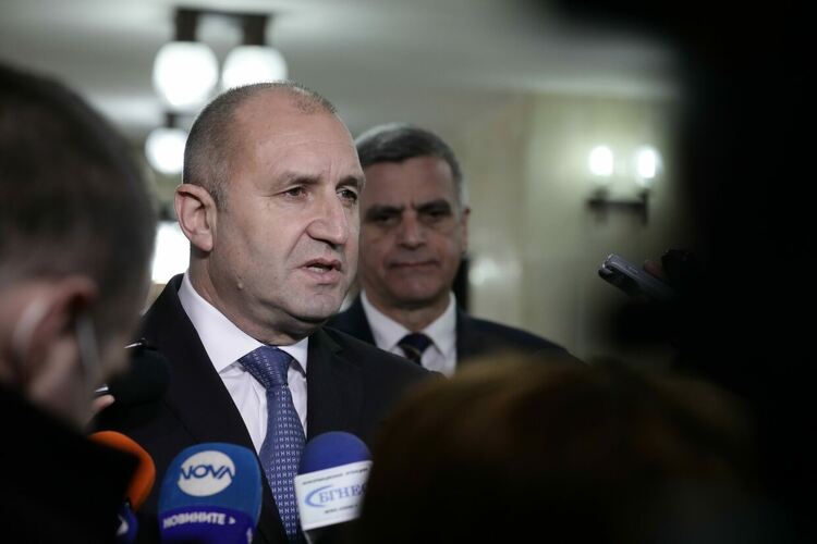 Радев: Доставката на новите Ф-16 ще закъснее, създавайки риск да загубим въздушния си суверенитет