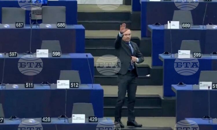 Ангел Джамбазки отправи нацистки поздрав в Европейския парламент
