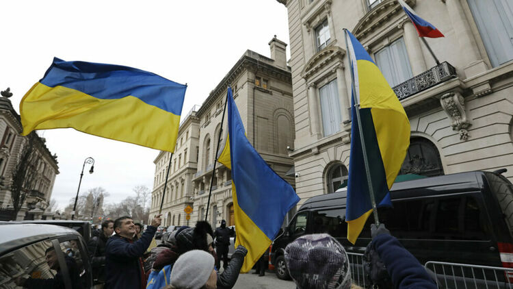 Около 400 души бяха арестувани в Русия по време на нови протести срещу руската инвазия в Украйна