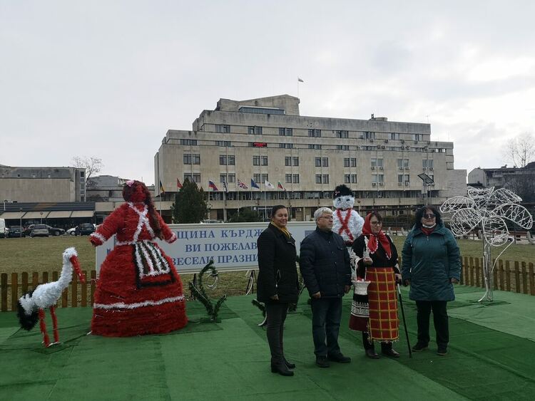 Кърджали с празнична украса за Баба Марта