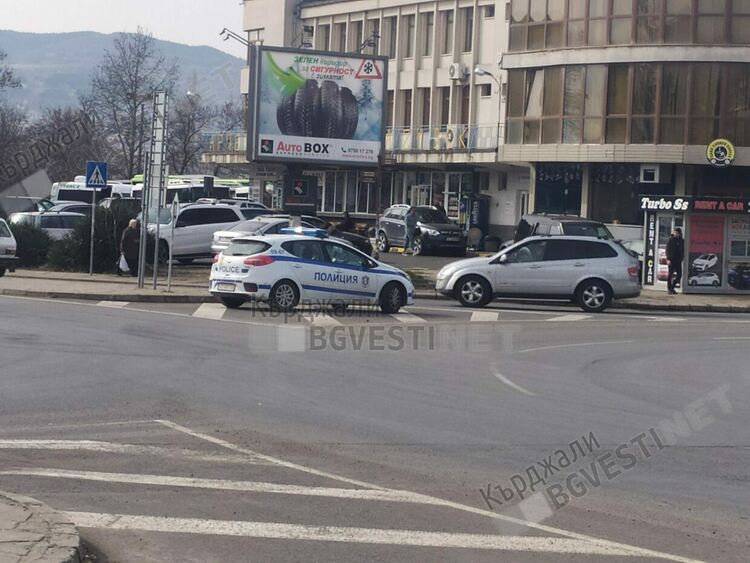 Блъснаха пешеходка на кръговото пред Автогарата,настанена е в болницата