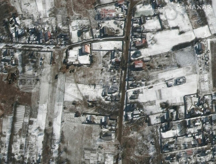 Сателитни снимки показват, че руският военен конвой до Киев се е разпръснал
