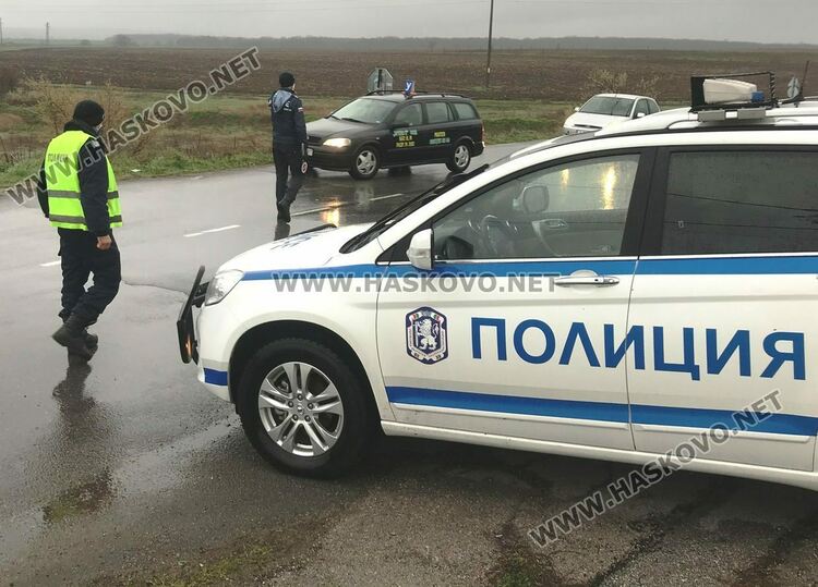 Полицията засече нелегален превоз на хора и двама дрогирани шофьори