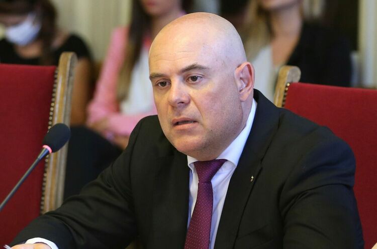 ВСС решава на 12 април дали да прекрати предсрочно мандата на Иван Гешев като главен прокурор