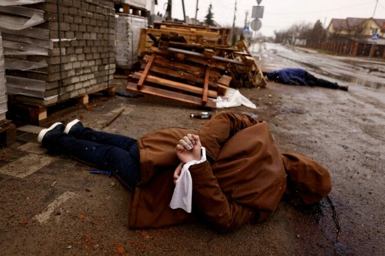 Байдън иска процес за военни престъпления за убийствата в Буча, ЕС готов да прати следователи