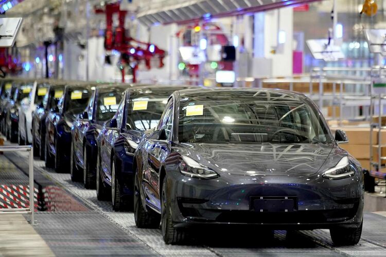 Tesla изтегля близо 128 000 автомобила в Китай