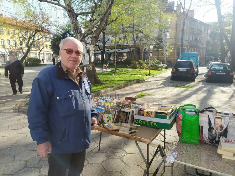 Иван Михайлов:В Кърджали стигнахме до там учители да горят книги за да се отопляват!