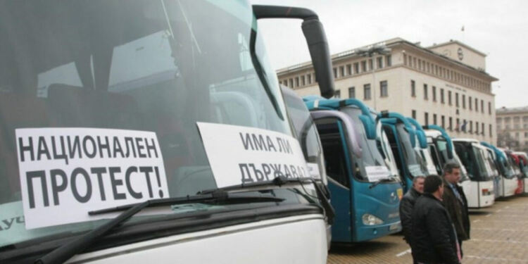 Превозвачите напуснаха неудовлетворени срещата с премиера и обявиха готовност за още протести