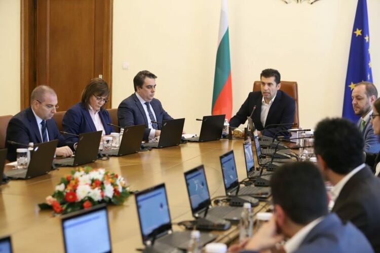 Петков: МС днес вкарва дерогация за намаляване акциза на електроенергия и газ