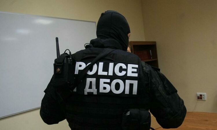 Голямо количество цигари и алкохол без бандерол са иззети при акция на полицията