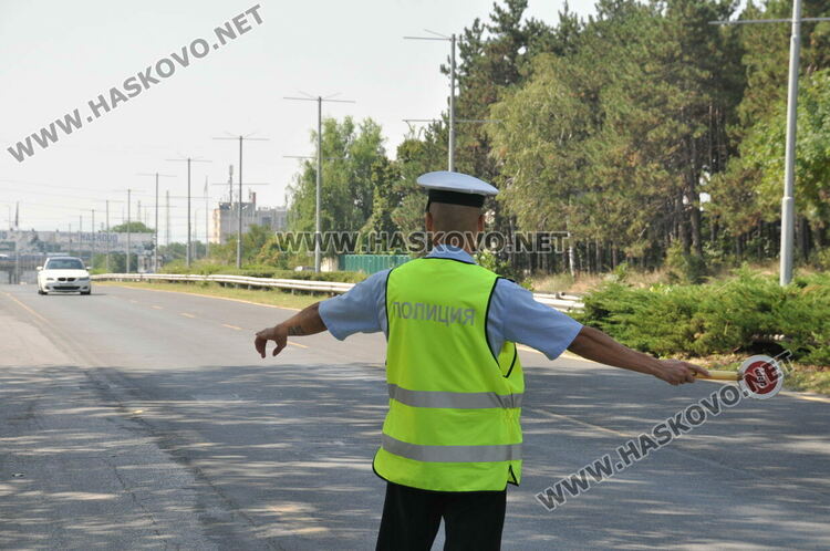 Младеж опита да подкупи полицай, за да отърве глоби за без колан
