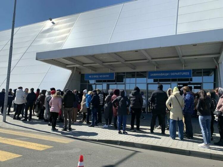 Влезлите в България украински граждани са по-малко от излезлите