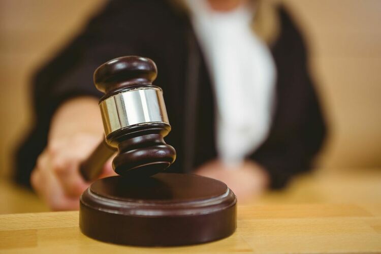 Влиятелен словашки прокурор получи 8 години затвор за корупция