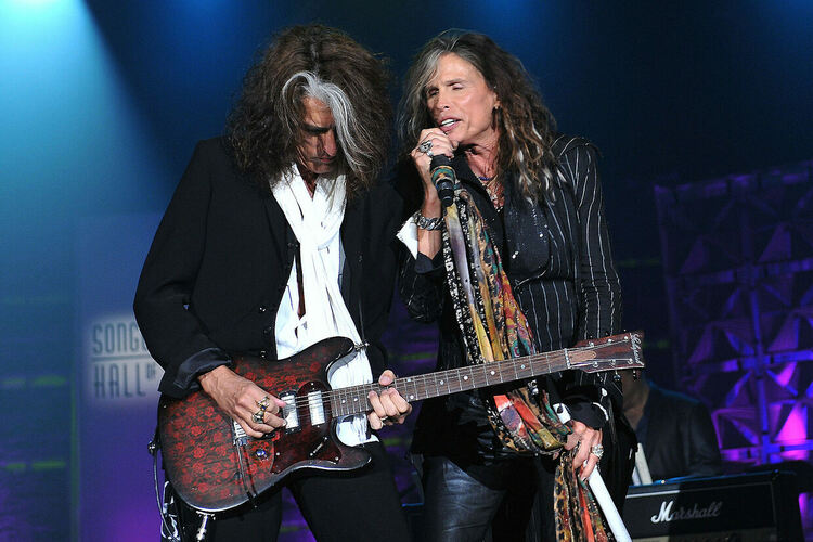 Aerosmith отложи концерти, Стивън Тайлър започна терапия