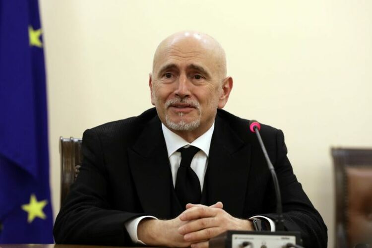 Министър Събев: Нашата коалиция е като италианско семейство, но проблеми в спалнята нямаме