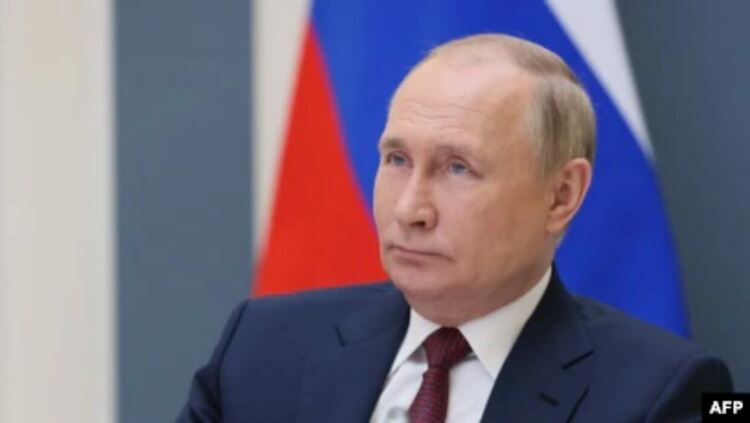 Путин се е вкопчил в някакво подобие на нормалност, докато войната му неумолимо продължава